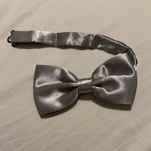 Amazon Silver Bow Tie